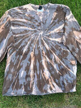 Adult XL Bleach Dye Spiral Long Sleeve Shirt